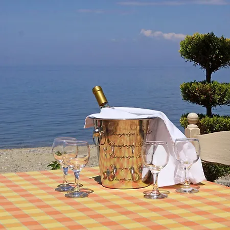 Miramare Néos Marmarás